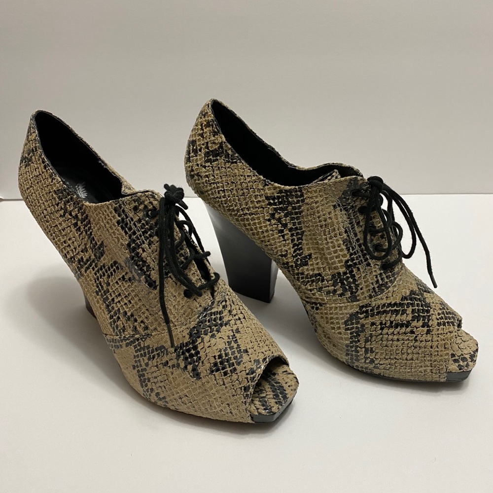 Penny Loves Kenny Pep Toe Bootie